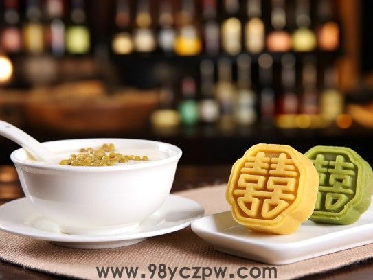 双皮奶搭配绿豆糕，寓意双喜临门，打生肖猜成语趣事