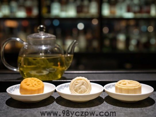 三碟小点心配一壶绿茶揭示生肖之谜，探寻成语中的生肖智慧