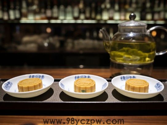 三碟小点心配一壶绿茶揭示生肖之谜，探寻成语中的生肖智慧