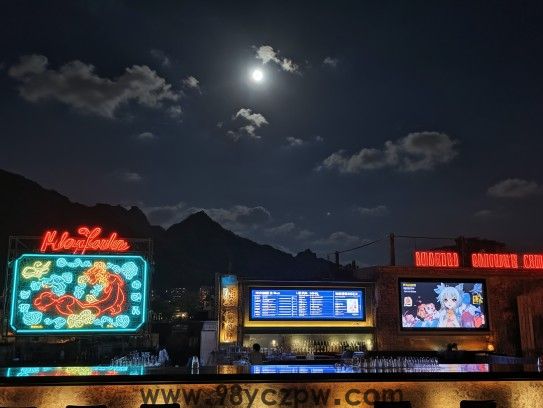 月黑风高显灵犀，夜空月亮映射生肖之谜