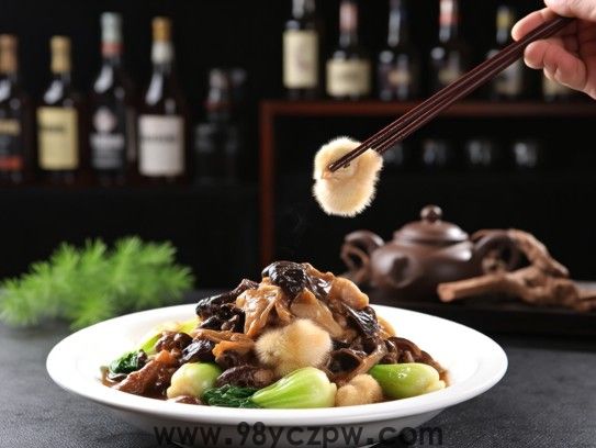 小鸡炖蘑菇青菜搭配揭秘，生机勃勃美味佳肴背后的生肖成语寓意
