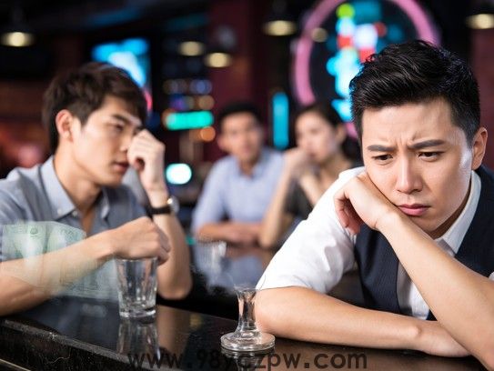 自怨自艾换自由，揭秘成语新解与生肖奥秘，解锁人生自救之道