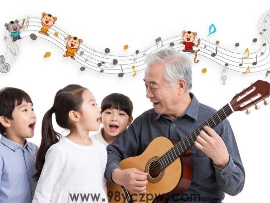 老人弹琴童声共唱，温馨画面描绘和谐生肖音符之旅