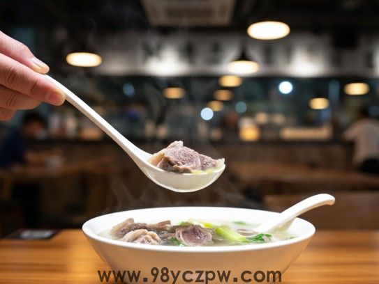 羊城冬至羊汤暖，生肖小康羊跃喜临，羊肉炖汤传承民俗情