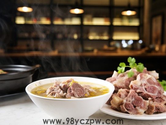 羊城冬至羊汤暖，生肖小康羊跃喜临，羊肉炖汤传承民俗情